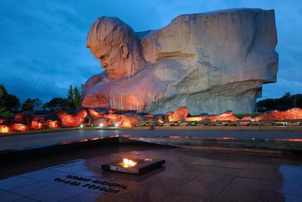 Monument v Brestkoj kreposti.jpg